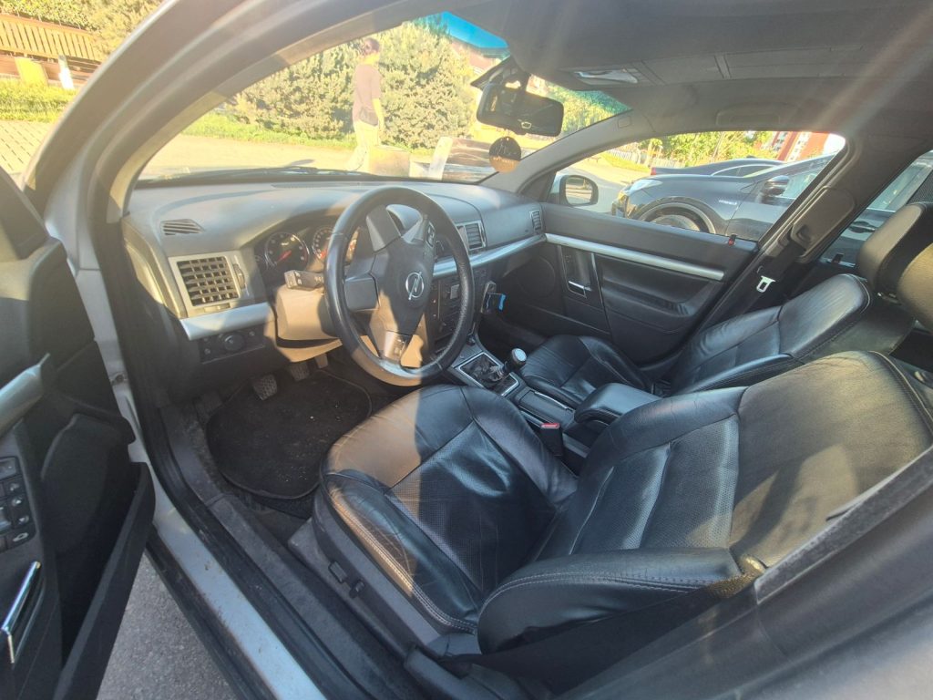 Opel Signum 2005