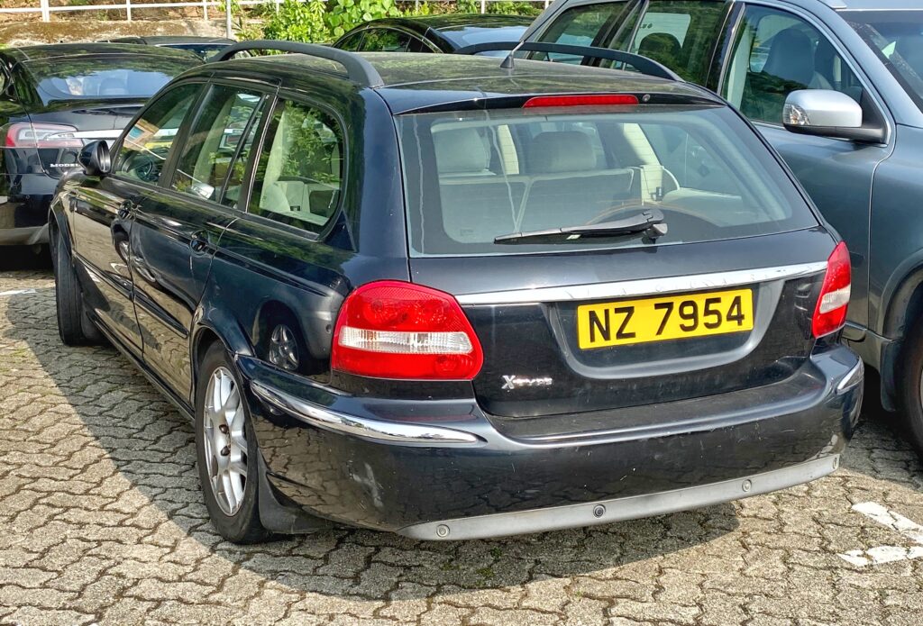 Jaguar X-TYPE X400 – iš šono