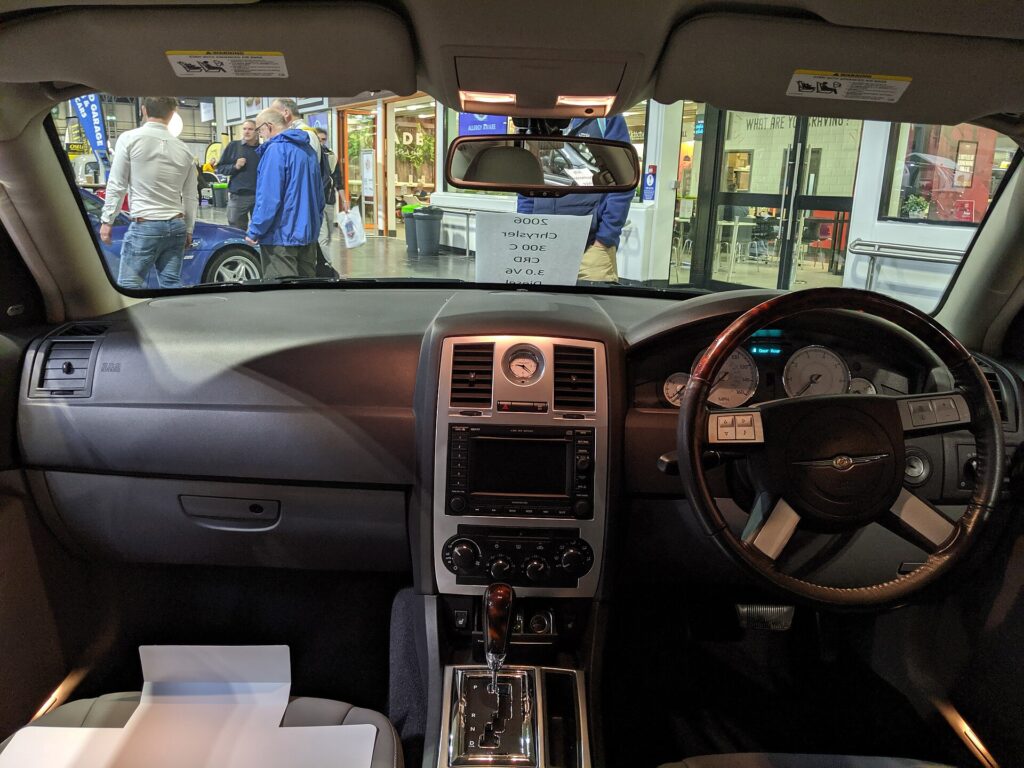 Chrysler 300C I karta – salonas