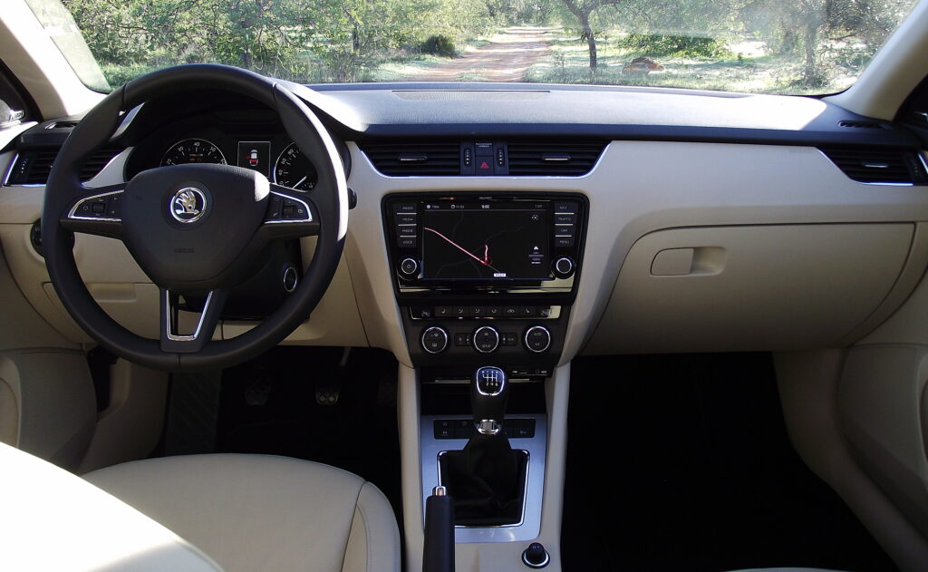 Škoda Octavia III karta – salonas