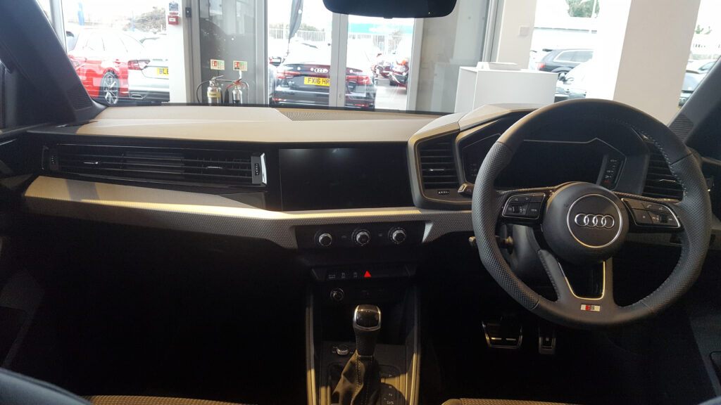 Audi A1 II karta (GB) – salonas