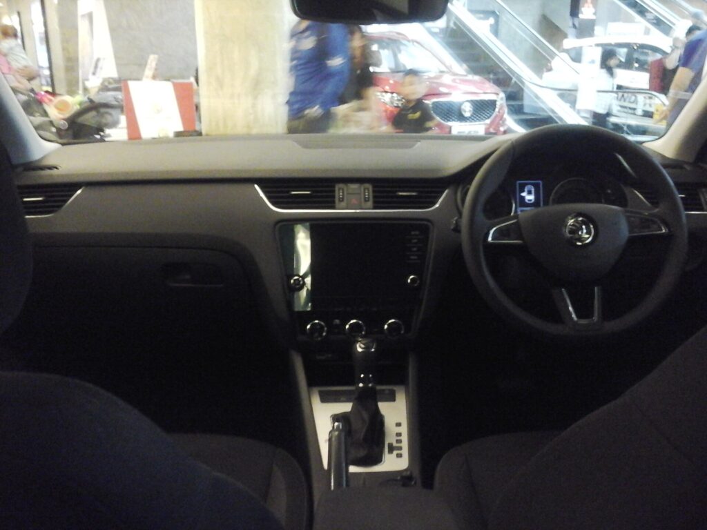 Škoda Octavia III karta – salonas