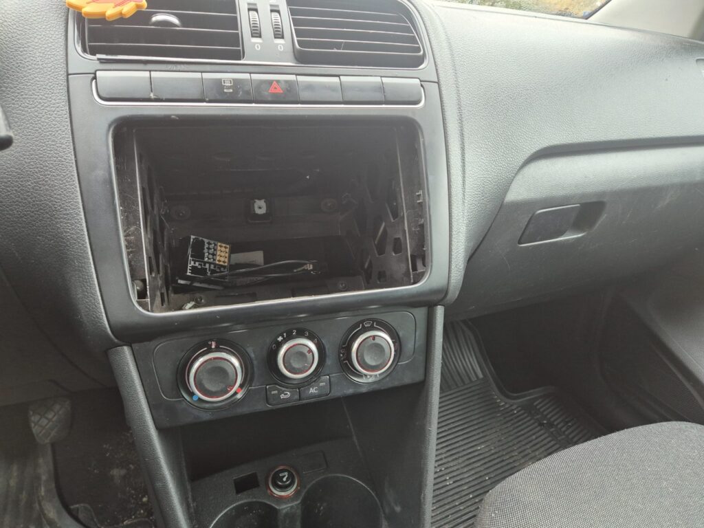 Volkswagen Polo 2011 – nuotrauka 28 iš 30