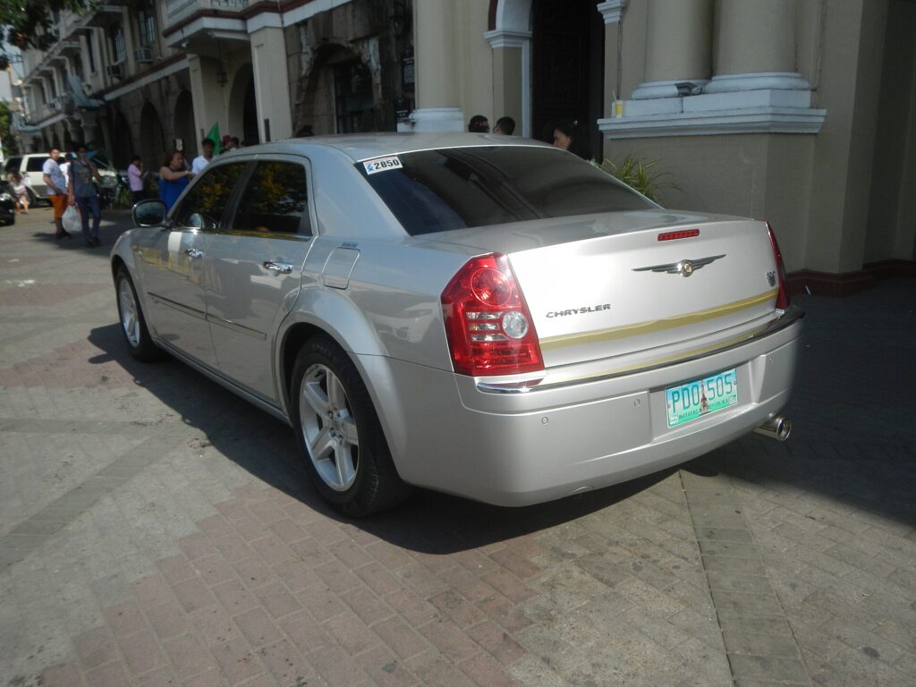 Chrysler 300C I karta – iš galo
