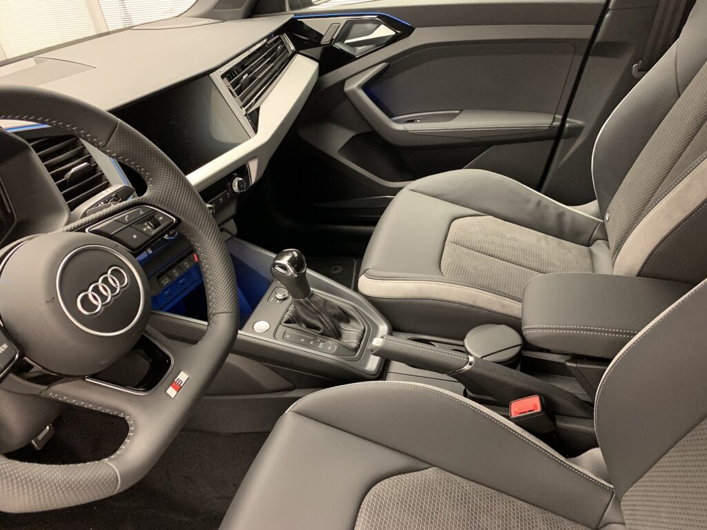 Audi A1 II karta (GB) – salonas