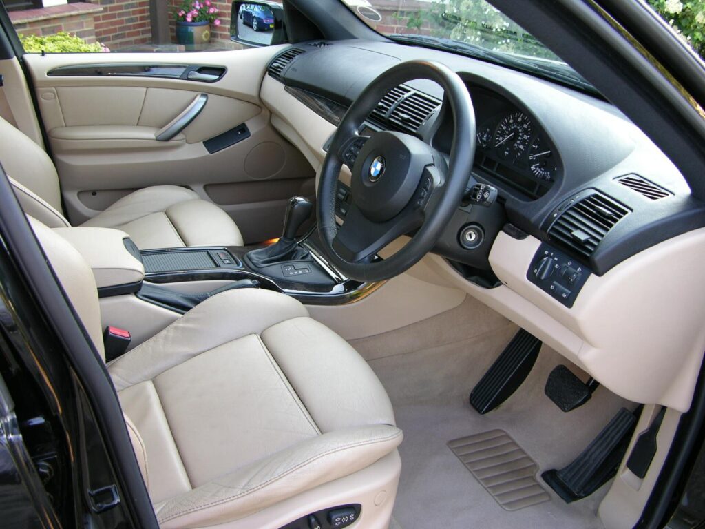 BMW X5 E53 – salonas