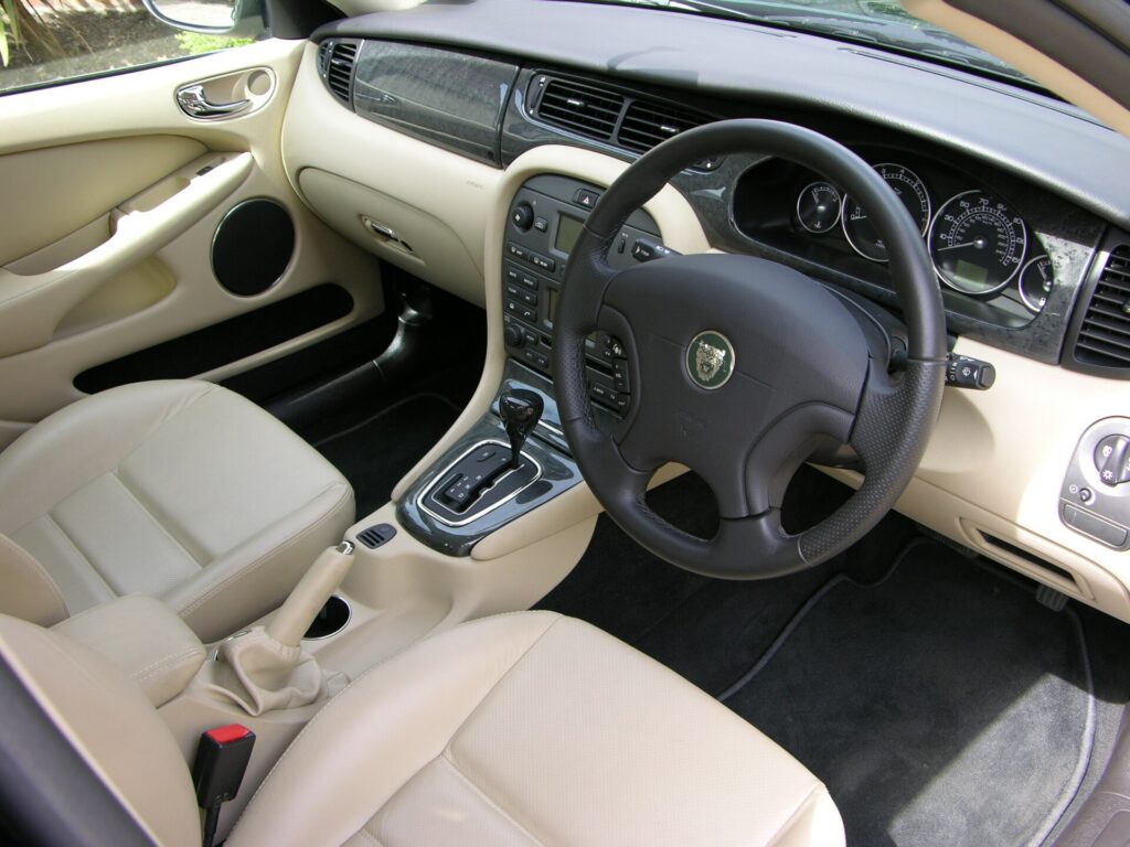 Jaguar X-TYPE X400 – salonas