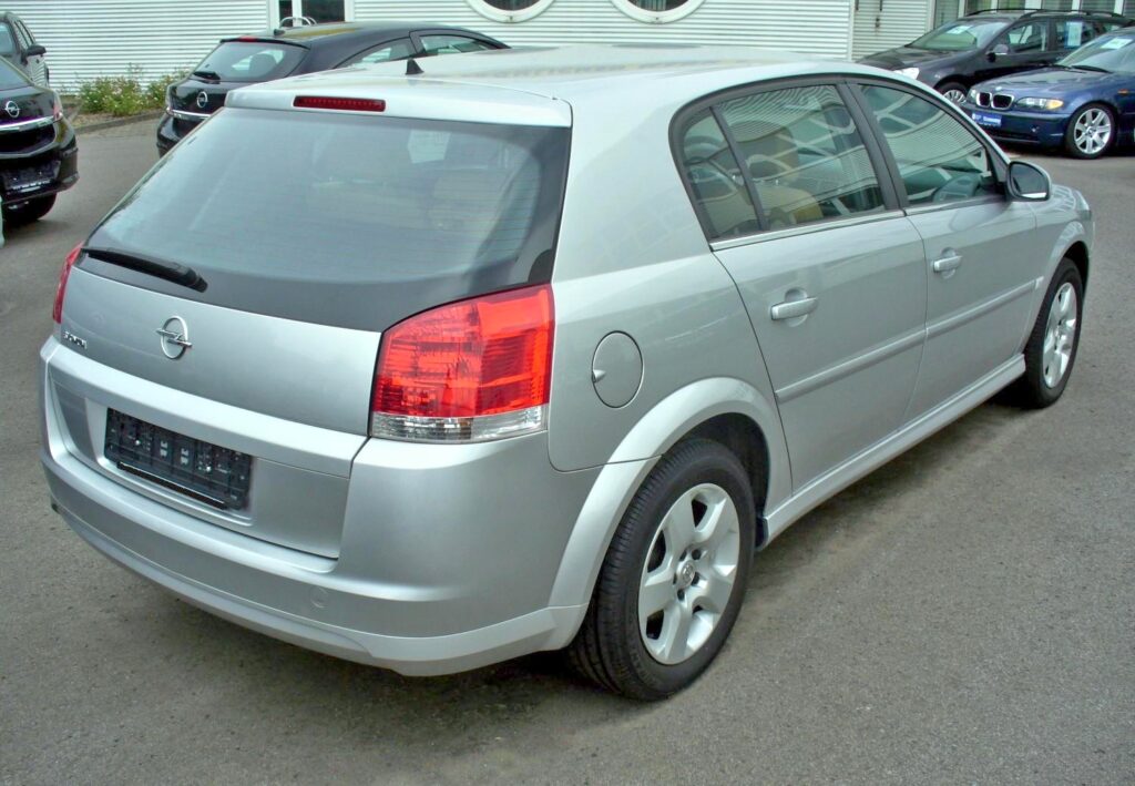 Opel Signum I (Z03) – iš galo
